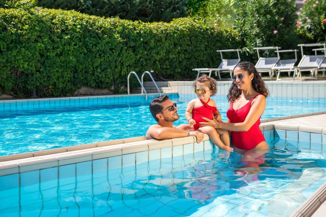 Hotel Ines Cattolica Ngoại thất bức ảnh