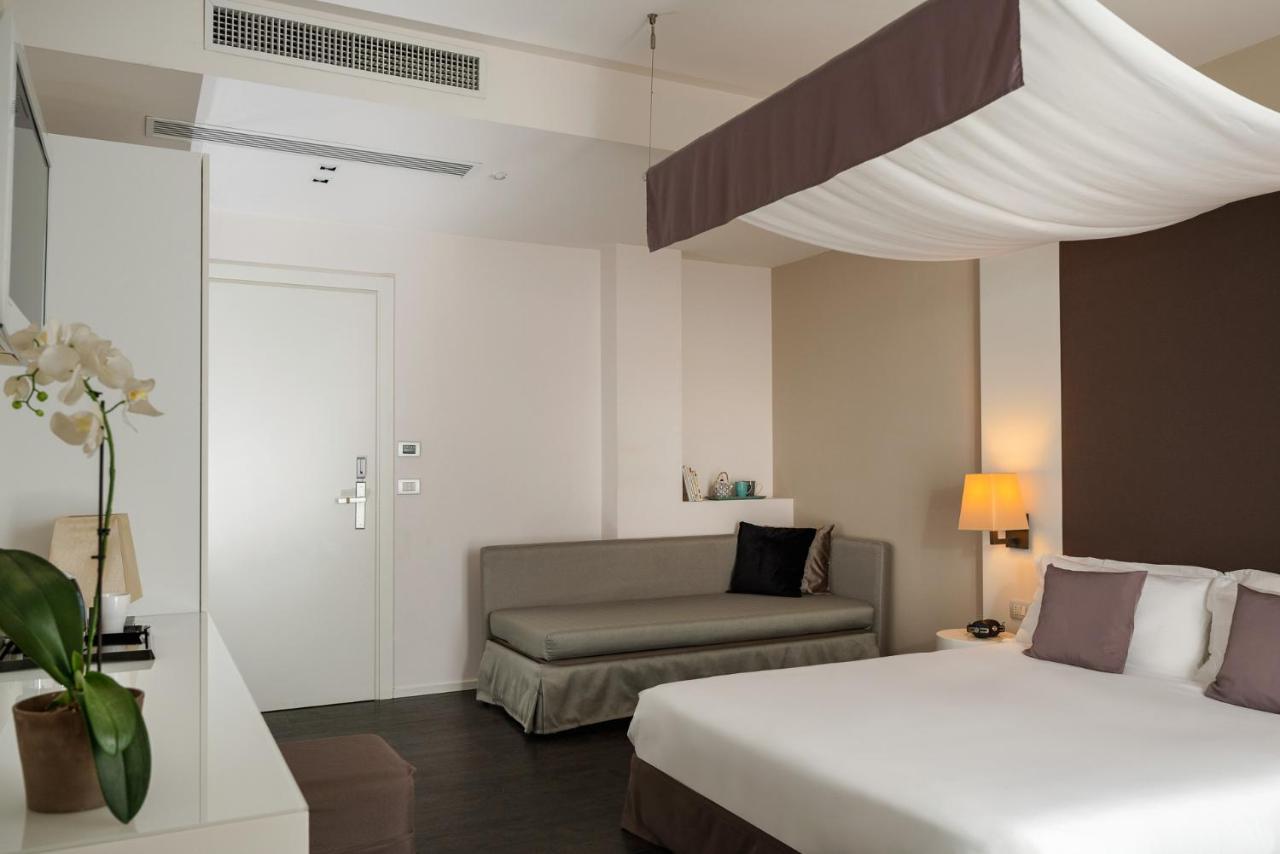 Hotel Ines Cattolica Ngoại thất bức ảnh
